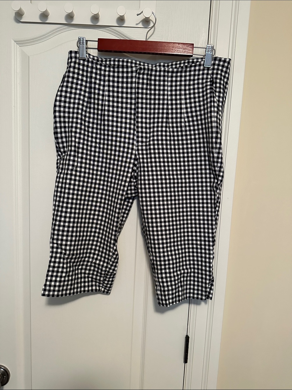 Old Navy Gingham Flat Front Capris